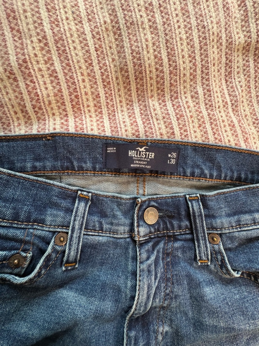 Hollister Epic Flex Straight Jeans - Medium Wash - Size 26x30 - Picture 2 of 3